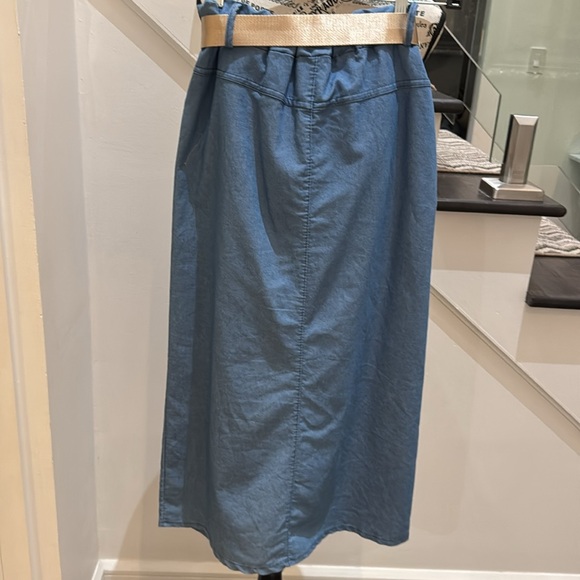 Jeans knee skirt 💙 - Picture 3 of 3